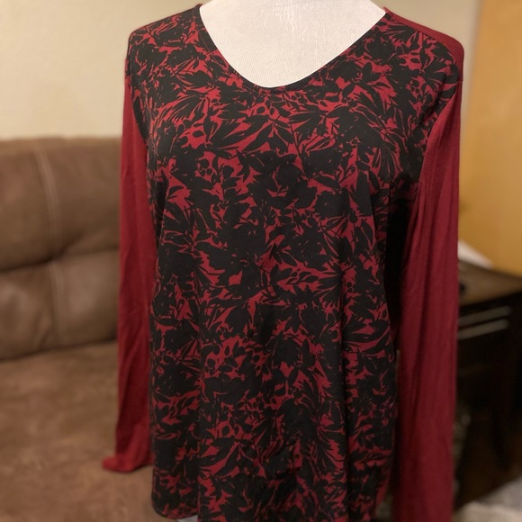 Croft and Barrow Red Long Sleeve with Black leaf pattern - Picture 1 of 5